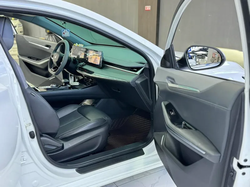 Changan Raeton Plus 2023 1.5T DCT Premium Trim interior photo 12 Changan Raeton Plus 2023 1.5T DCT Premium Trim interior photo 12