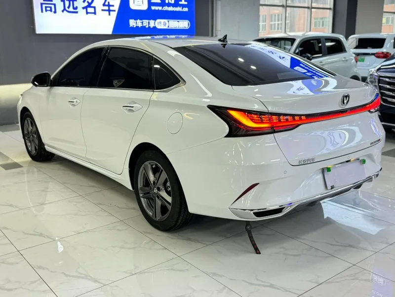 Changan Raeton Plus 2023 1.5T DCT Premium Trim interior photo 18 Changan Raeton Plus 2023 1.5T DCT Premium Trim interior photo 18