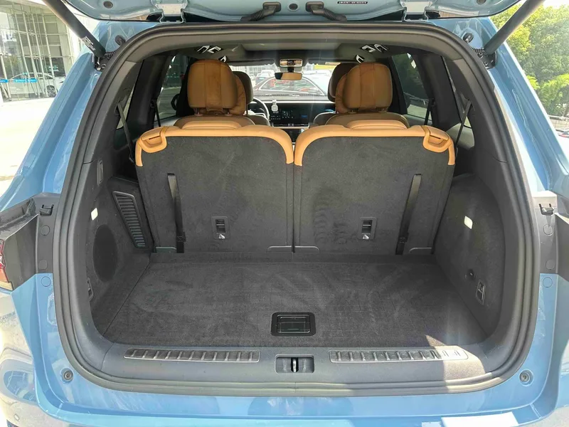 Li Auto ONE 2021 extended range 6 Seat plate exterior photo 8 Li Auto ONE 2021 extended range 6 Seat plate exterior photo 8