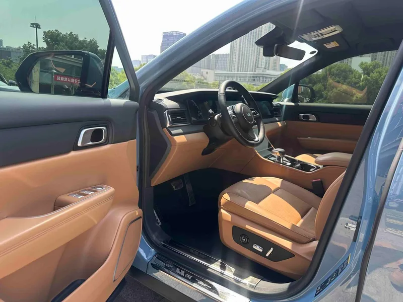 Li Auto ONE 2021 extended range 6 Seat plate interior photo 11 Li Auto ONE 2021 extended range 6 Seat plate interior photo 11