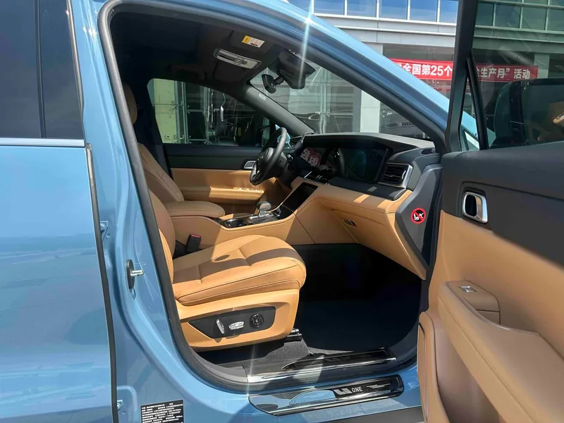 Li Auto ONE 2021 extended range 6 Seat plate interior photo 12 Li Auto ONE 2021 extended range 6 Seat plate interior photo 12