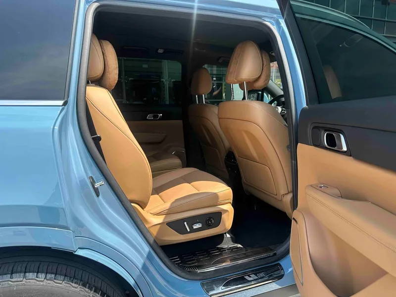 Li Auto ONE 2021 extended range 6 Seat plate interior photo 13 Li Auto ONE 2021 extended range 6 Seat plate interior photo 13