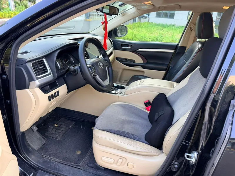 Toyota Highlander 2017 2.0T Two-wheel drive luxury edition 7 seat interior photo 9 Toyota Highlander 2017 2.0T Two-wheel drive luxury edition 7 seat interior photo 9