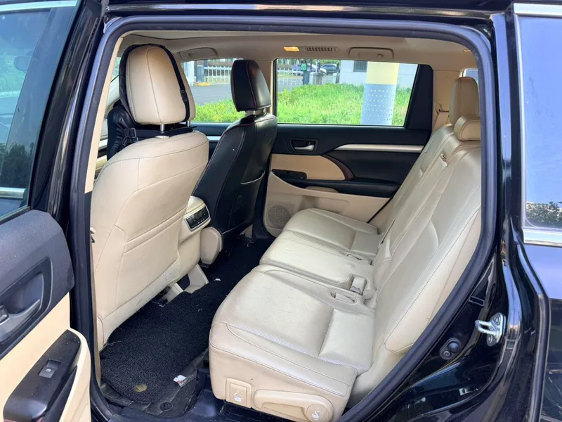Toyota Highlander 2017 2.0T Two-wheel drive luxury edition 7 seat interior photo 10 Toyota Highlander 2017 2.0T Two-wheel drive luxury edition 7 seat interior photo 10