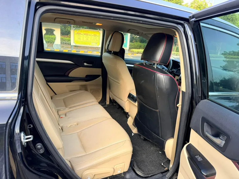 Toyota Highlander 2017 2.0T Two-wheel drive luxury edition 7 seat interior photo 11 Toyota Highlander 2017 2.0T Two-wheel drive luxury edition 7 seat interior photo 11