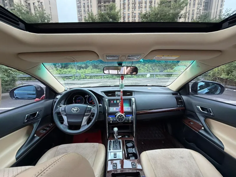 Toyota Reiz 2013 2.5V Versión de navegación Shangrui interior foto 12 Toyota Reiz 2013 2.5V Versión de navegación Shangrui interior foto 12