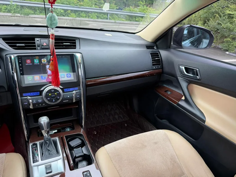 Toyota Reiz 2013 2.5V Versión de navegación Shangrui interior foto 13 Toyota Reiz 2013 2.5V Versión de navegación Shangrui interior foto 13