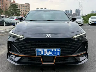 Changan UNI-V 2022 1.5T Wisdom Pilot Type exterior photo 2 Changan UNI-V 2022 1.5T Wisdom Pilot Type exterior photo 2