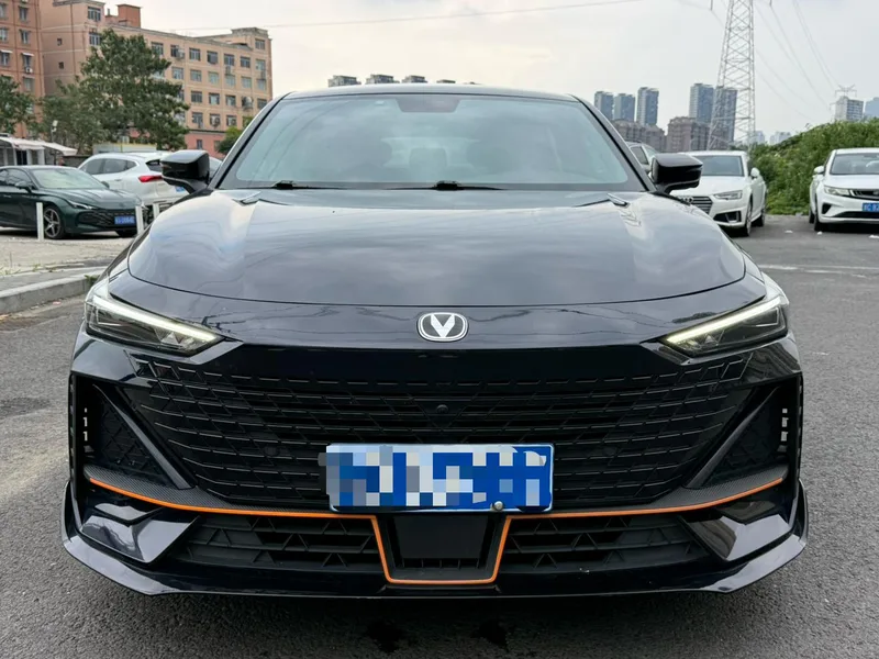 Changan UNI-V 2022 1.5T Wisdom Pilot Type exterior photo 2 Changan UNI-V 2022 1.5T Wisdom Pilot Type exterior photo 2