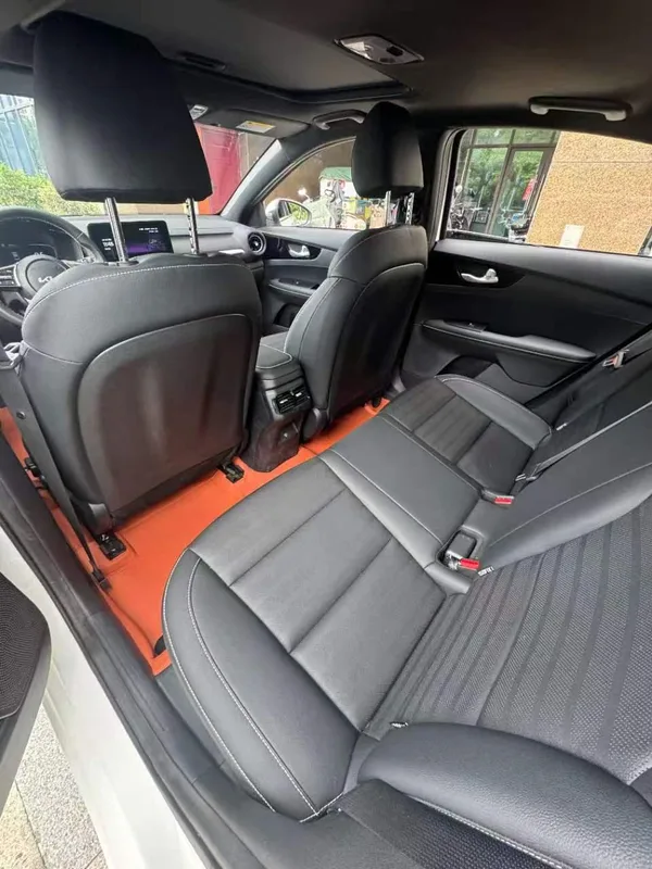 Kia K3 2024 1.5L IVT Edición cómoda interior foto 9 Kia K3 2024 1.5L IVT Edición cómoda interior foto 9