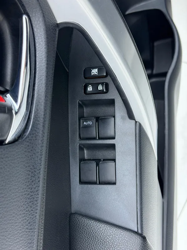 Toyota Corolla 2017 Mise à jour 1.2T S-CVT GL-i Pays V extérieur photo 5 Toyota Corolla 2017 Mise à jour 1.2T S-CVT GL-i Pays V extérieur photo 5