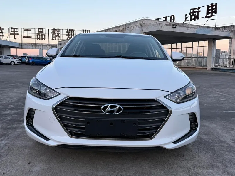 Hyundai Elantra Lingdong 2018 1.4T Двойное сцепление Живой тип экстерьер фото 2 Hyundai Elantra Lingdong 2018 1.4T Двойное сцепление Живой тип экстерьер фото 2