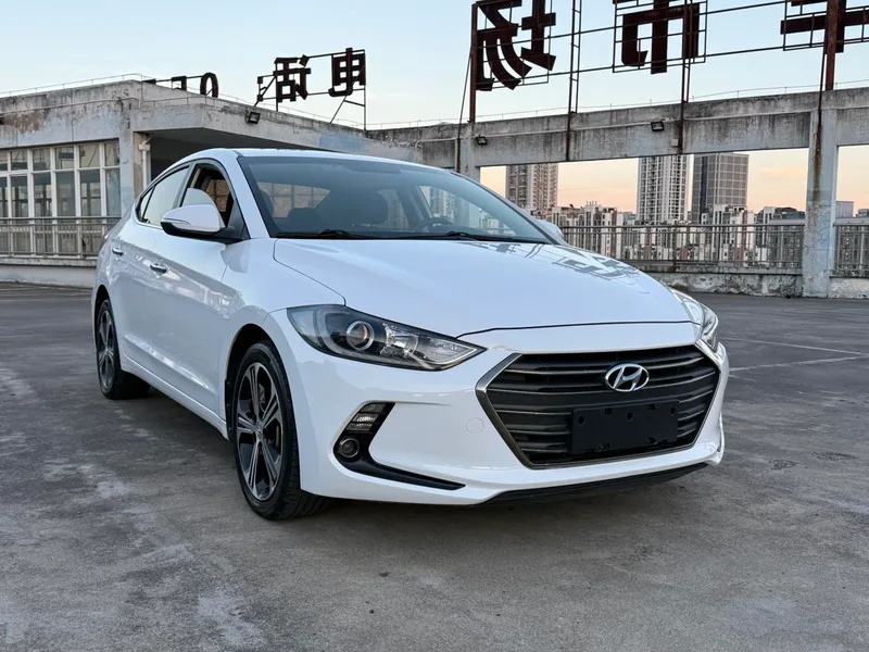 Hyundai Elantra Lingdong 2018 1.4T Двойное сцепление Живой тип экстерьер фото 3 Hyundai Elantra Lingdong 2018 1.4T Двойное сцепление Живой тип экстерьер фото 3
