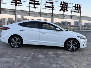 Hyundai Elantra Lingdong 2018 1.4T Двойное сцепление Живой тип экстерьер фото 4 Hyundai Elantra Lingdong 2018 1.4T Двойное сцепление Живой тип экстерьер фото 4