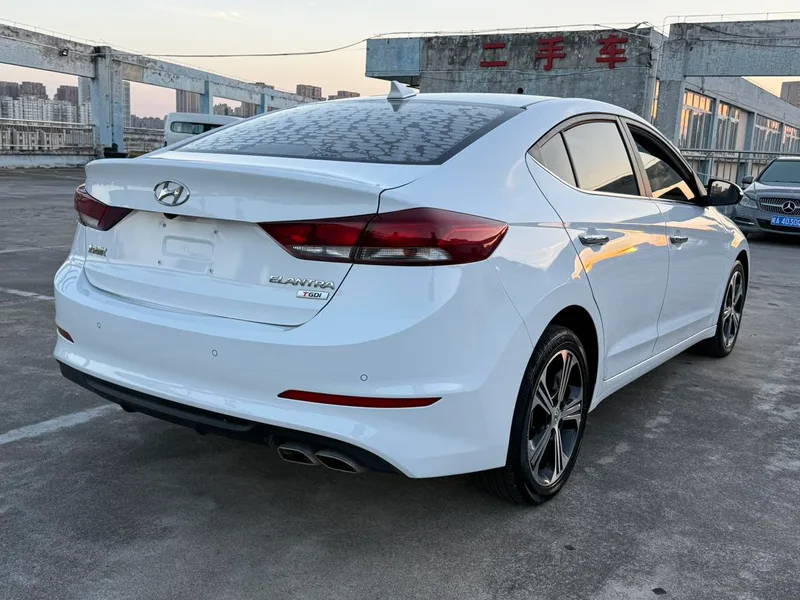 Hyundai Elantra Lingdong 2018 1.4T Двойное сцепление Живой тип экстерьер фото 5 Hyundai Elantra Lingdong 2018 1.4T Двойное сцепление Живой тип экстерьер фото 5