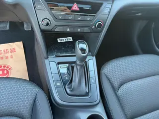 Hyundai Elantra Lingdong 2018 1.4T Двойное сцепление Живой тип интерьер фото 13 Hyundai Elantra Lingdong 2018 1.4T Двойное сцепление Живой тип интерьер фото 13