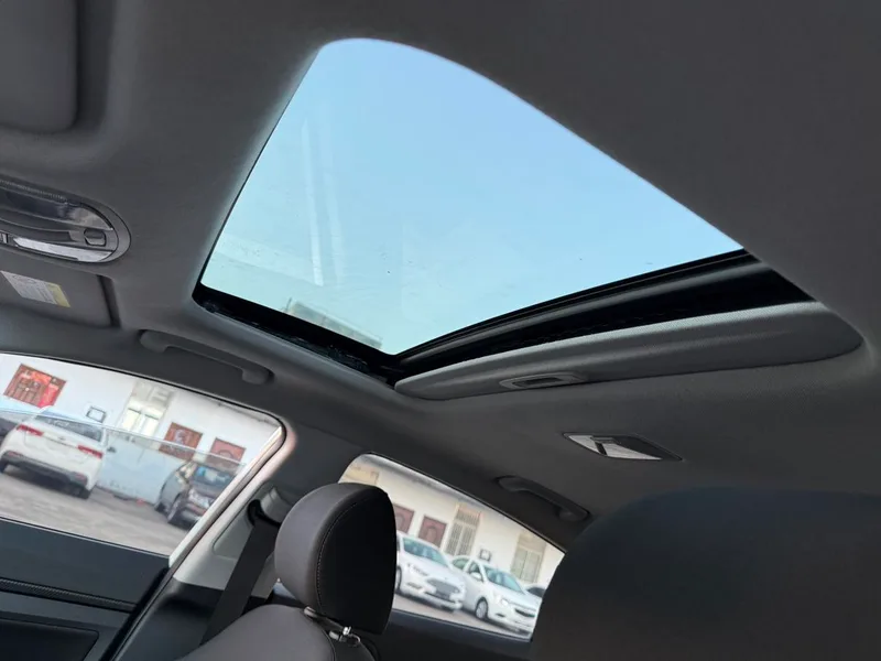 Hyundai Elantra Lingdong 2018 1.4T Двойное сцепление Живой тип интерьер фото 15 Hyundai Elantra Lingdong 2018 1.4T Двойное сцепление Живой тип интерьер фото 15