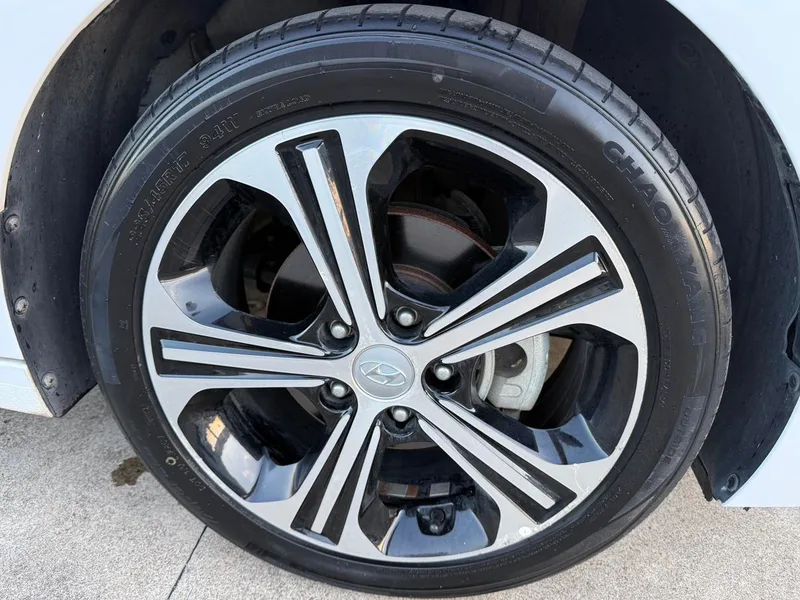Hyundai Elantra Lingdong 2018 1.4T Двойное сцепление Живой тип интерьер фото 17 Hyundai Elantra Lingdong 2018 1.4T Двойное сцепление Живой тип интерьер фото 17