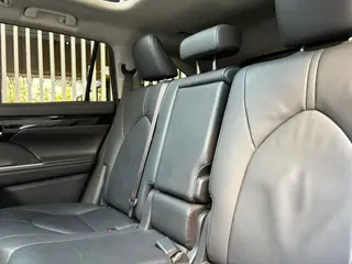 Toyota Highlander 2023 Double moteur 2.5L Version distinguée à quatre roues motrices 7 Siège intérieur photo 12 Toyota Highlander 2023 Double moteur 2.5L Version distinguée à quatre roues motrices 7 Siège intérieur photo 12