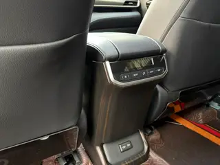 Toyota Highlander 2023 Double moteur 2.5L Version distinguée à quatre roues motrices 7 Siège intérieur photo 13 Toyota Highlander 2023 Double moteur 2.5L Version distinguée à quatre roues motrices 7 Siège intérieur photo 13