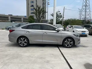 Changan Eado 2020 PLUS Ballena azul NE 1.4T GDI Buque insignia automático exterior foto 4