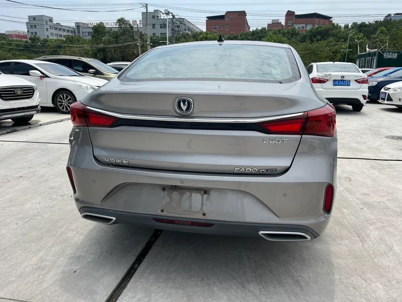 Changan Eado 2020 PLUS Ballena azul NE 1.4T GDI Buque insignia automático exterior foto 6