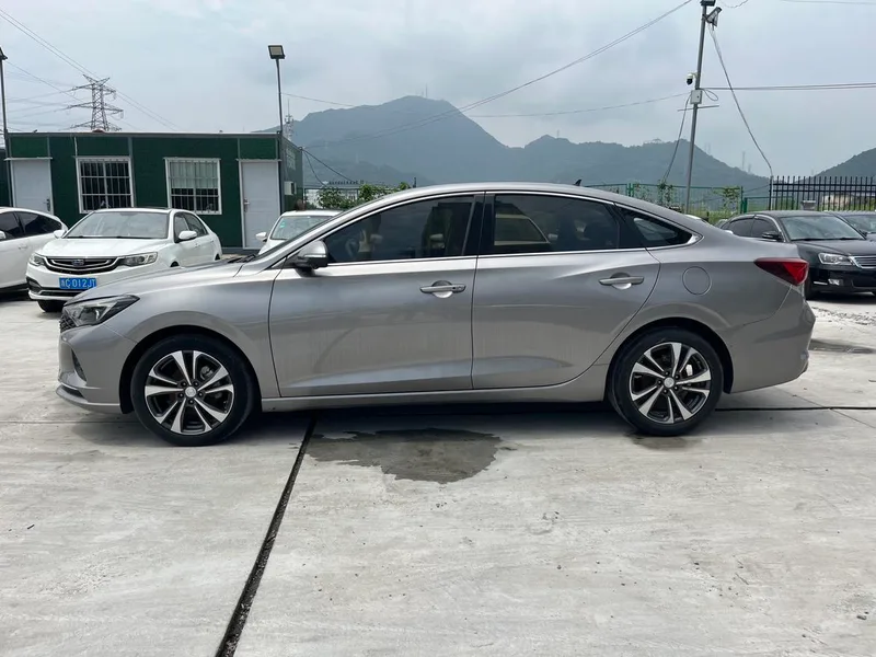 Changan Eado 2020 PLUS Ballena azul NE 1.4T GDI Buque insignia automático exterior foto 8