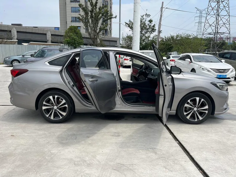 Changan Eado 2020 PLUS Ballena azul NE 1.4T GDI Buque insignia automático interior foto 12