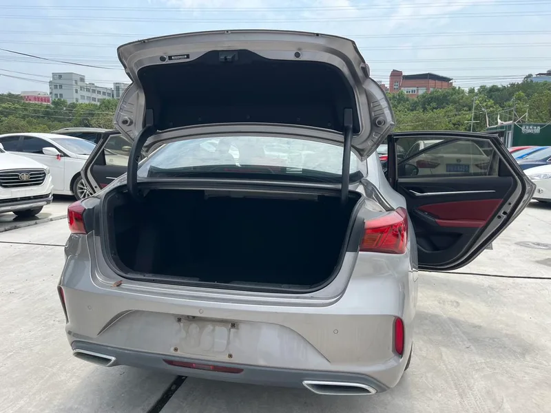 Changan Eado 2020 PLUS Ballena azul NE 1.4T GDI Buque insignia automático interior foto 18