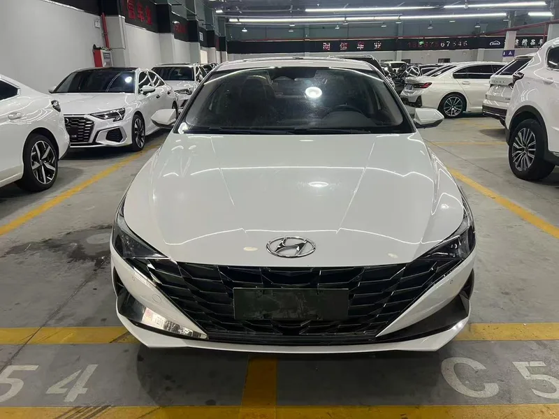 Hyundai Elantra 2022 1.5L CVT LUX Version de luxe extérieur photo 2 Hyundai Elantra 2022 1.5L CVT LUX Version de luxe extérieur photo 2