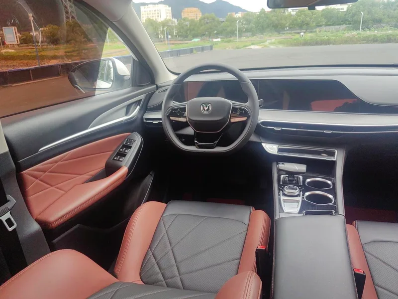 Changan Eado 2022 PLUS Blue whale NE 1.4T GDI DCT Premium Trim interior photo 11 Changan Eado 2022 PLUS Blue whale NE 1.4T GDI DCT Premium Trim interior photo 11