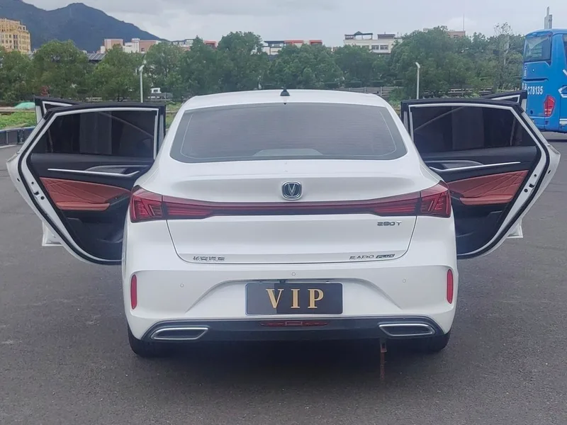 Changan Eado 2022 PLUS Blue whale NE 1.4T GDI DCT Premium Trim interior photo 14 Changan Eado 2022 PLUS Blue whale NE 1.4T GDI DCT Premium Trim interior photo 14