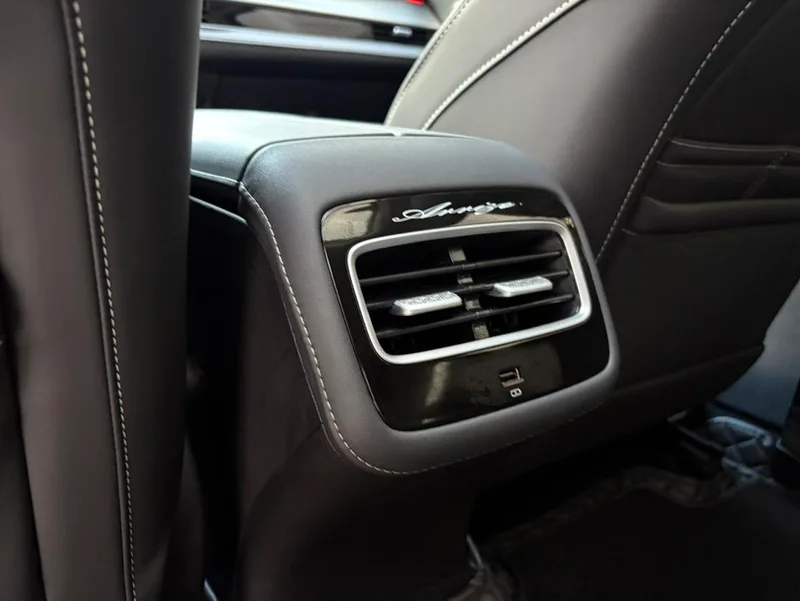 Chery Arrizo 8 2022 1.6TGDI DCT elegance interior photo 13 Chery Arrizo 8 2022 1.6TGDI DCT elegance interior photo 13