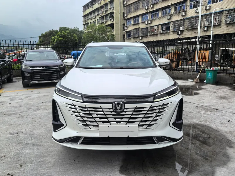 Changan CS75 PLUS 2023 Tercera generación 1.5T Automático de lujo exterior foto 2 Changan CS75 PLUS 2023 Tercera generación 1.5T Automático de lujo exterior foto 2