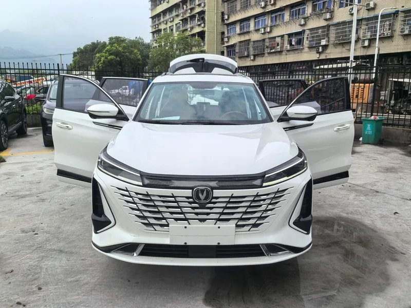 Changan CS75 PLUS 2023 Tercera generación 1.5T Automático de lujo exterior foto 6 Changan CS75 PLUS 2023 Tercera generación 1.5T Automático de lujo exterior foto 6