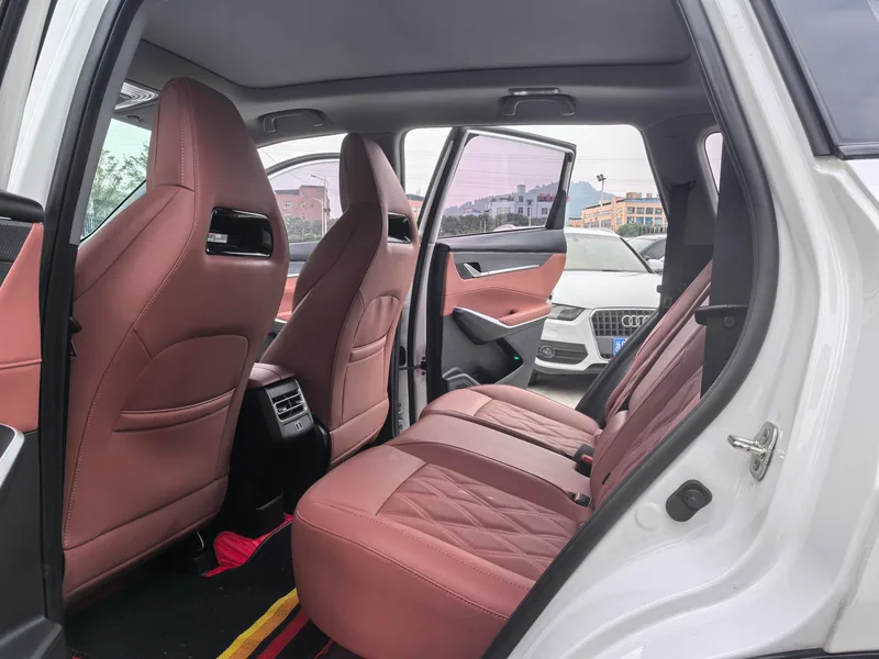 Changan CS75 PLUS 2023 Tercera generación 1.5T Automático de lujo interior foto 10 Changan CS75 PLUS 2023 Tercera generación 1.5T Automático de lujo interior foto 10