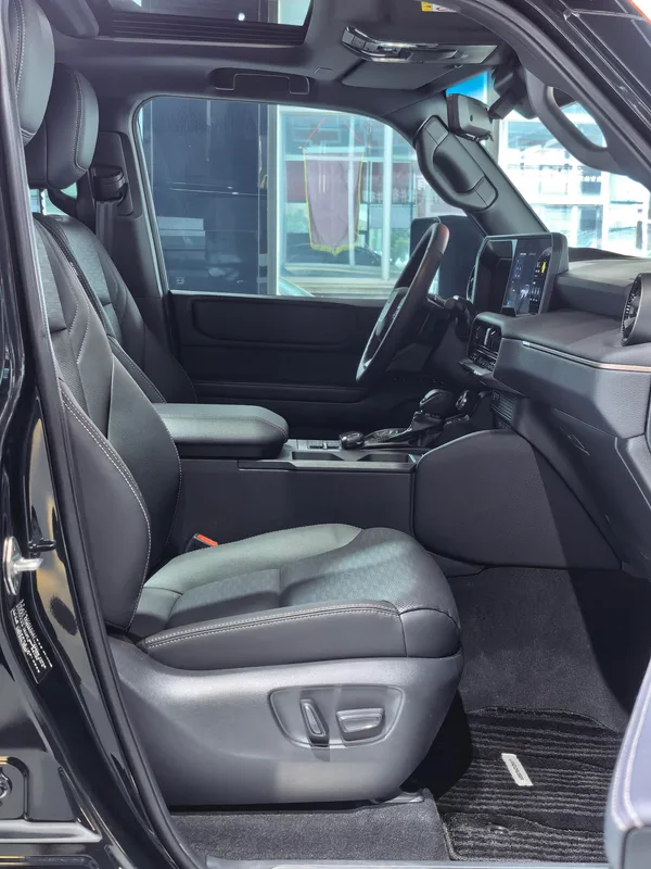 Toyota Prado 2025 2.4T Dual Power Hanye WX version 5 seat exterior photo 6 Toyota Prado 2025 2.4T Dual Power Hanye WX version 5 seat exterior photo 6