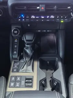 Toyota Prado 2025 2.4T Dual Power Hanye WX version 5 seat interior photo 7 Toyota Prado 2025 2.4T Dual Power Hanye WX version 5 seat interior photo 7
