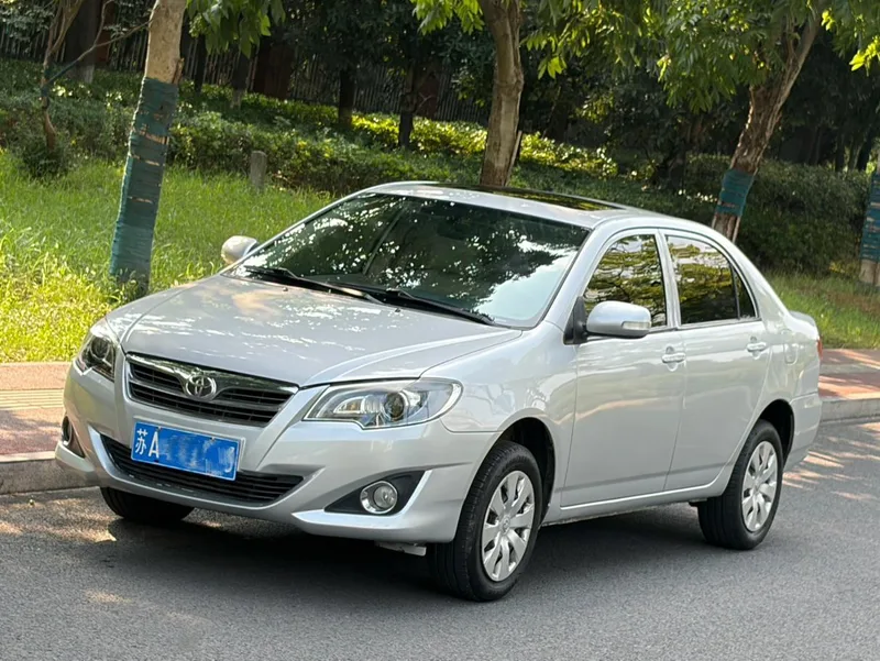 Toyota Corolla EX 2013 1.6L Version automatique de luxe extérieur photo 1 Toyota Corolla EX 2013 1.6L Version automatique de luxe extérieur photo 1