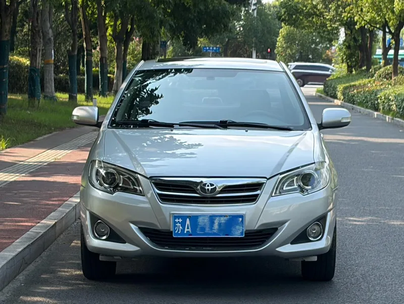 Toyota Corolla EX 2013 1.6L Version automatique de luxe extérieur photo 2 Toyota Corolla EX 2013 1.6L Version automatique de luxe extérieur photo 2