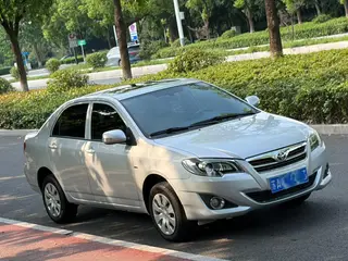 Toyota Corolla EX 2013 1.6L Version automatique de luxe extérieur photo 3 Toyota Corolla EX 2013 1.6L Version automatique de luxe extérieur photo 3