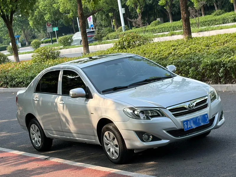 Toyota Corolla EX 2013 1.6L Version automatique de luxe extérieur photo 3 Toyota Corolla EX 2013 1.6L Version automatique de luxe extérieur photo 3