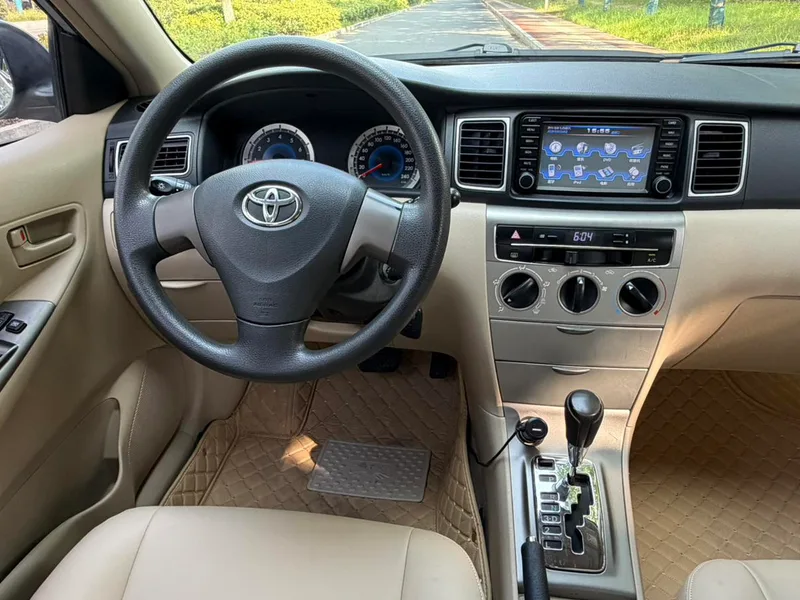 Toyota Corolla EX 2013 1.6L Version automatique de luxe intérieur photo 11 Toyota Corolla EX 2013 1.6L Version automatique de luxe intérieur photo 11
