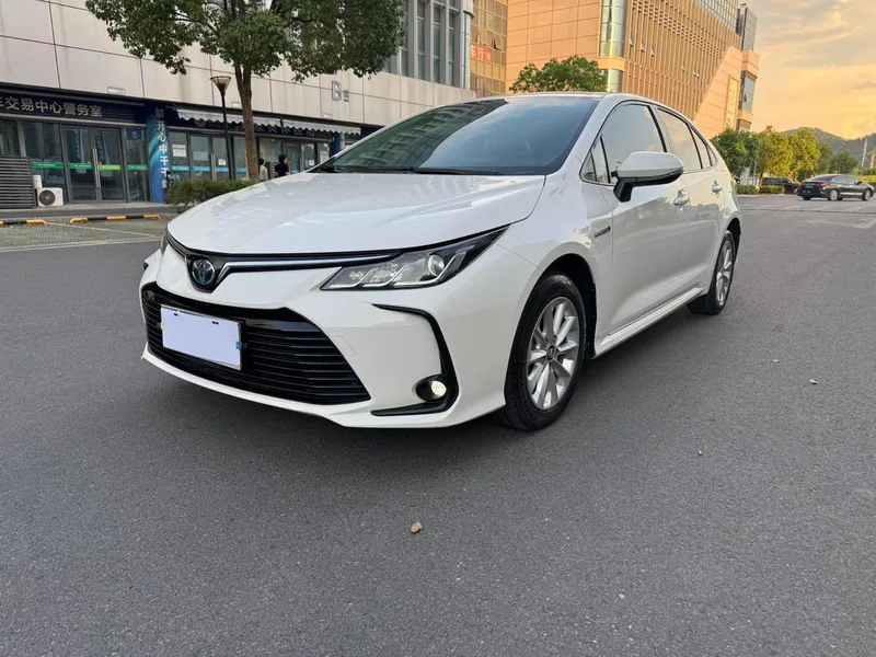 Toyota Corolla 2021 Double moteur 1.8L E-CVT Version d'élite extérieur photo 1 Toyota Corolla 2021 Double moteur 1.8L E-CVT Version d'élite extérieur photo 1