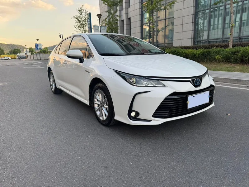Toyota Corolla 2021 Double moteur 1.8L E-CVT Version d'élite extérieur photo 3 Toyota Corolla 2021 Double moteur 1.8L E-CVT Version d'élite extérieur photo 3