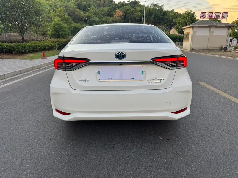 Toyota Corolla 2021 Double moteur 1.8L E-CVT Version d'élite extérieur photo 6 Toyota Corolla 2021 Double moteur 1.8L E-CVT Version d'élite extérieur photo 6