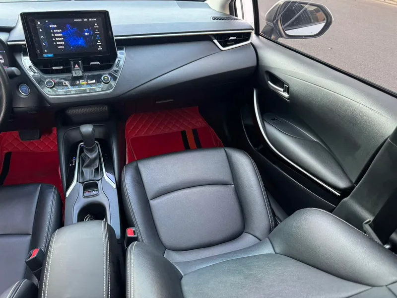 Toyota Corolla 2021 Double moteur 1.8L E-CVT Version d'élite intérieur photo 13 Toyota Corolla 2021 Double moteur 1.8L E-CVT Version d'élite intérieur photo 13