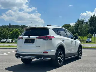 Toyota RAV4 2018 2.0L CVT Moda de tracción en dos ruedas X Edición exterior foto 4 Toyota RAV4 2018 2.0L CVT Moda de tracción en dos ruedas X Edición exterior foto 4