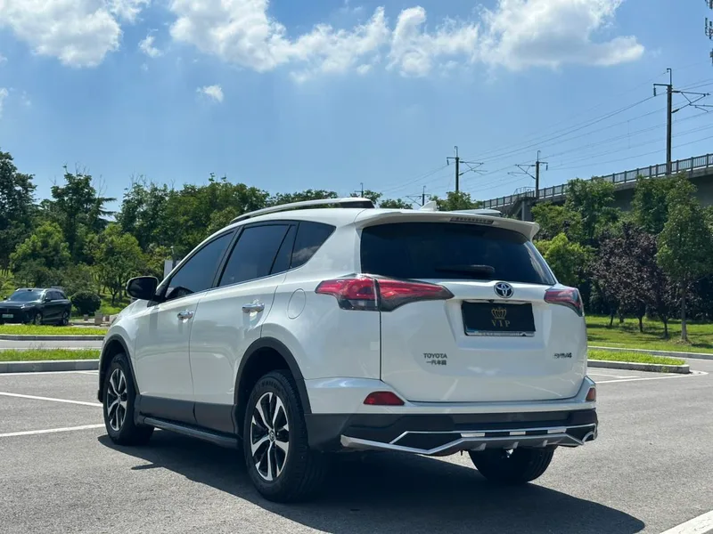 Toyota RAV4 2018 2.0L CVT Moda de tracción en dos ruedas X Edición exterior foto 6 Toyota RAV4 2018 2.0L CVT Moda de tracción en dos ruedas X Edición exterior foto 6