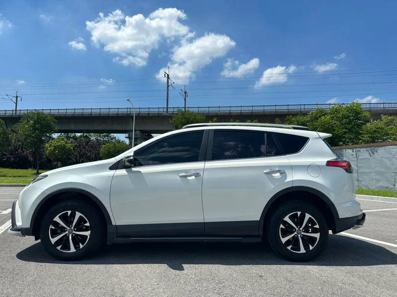 Toyota RAV4 2018 2.0L CVT Moda de tracción en dos ruedas X Edición exterior foto 7 Toyota RAV4 2018 2.0L CVT Moda de tracción en dos ruedas X Edición exterior foto 7